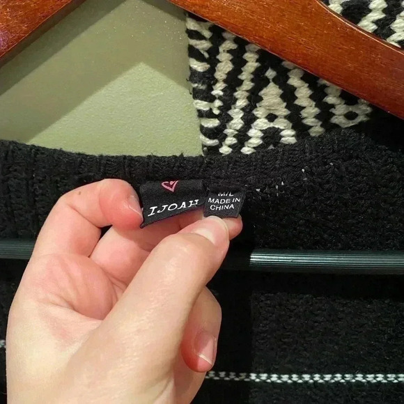 IJOAH KNIT BLACK AND WHITE STRIPE LONG CARDIGAN SIZE M/L - Picture 5 of 6